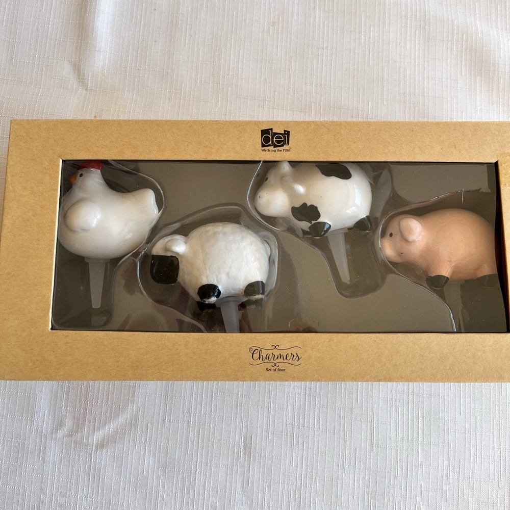 Set of 4 DEI animal farm Charmers - NWT 🐷 🐮🐑🐔